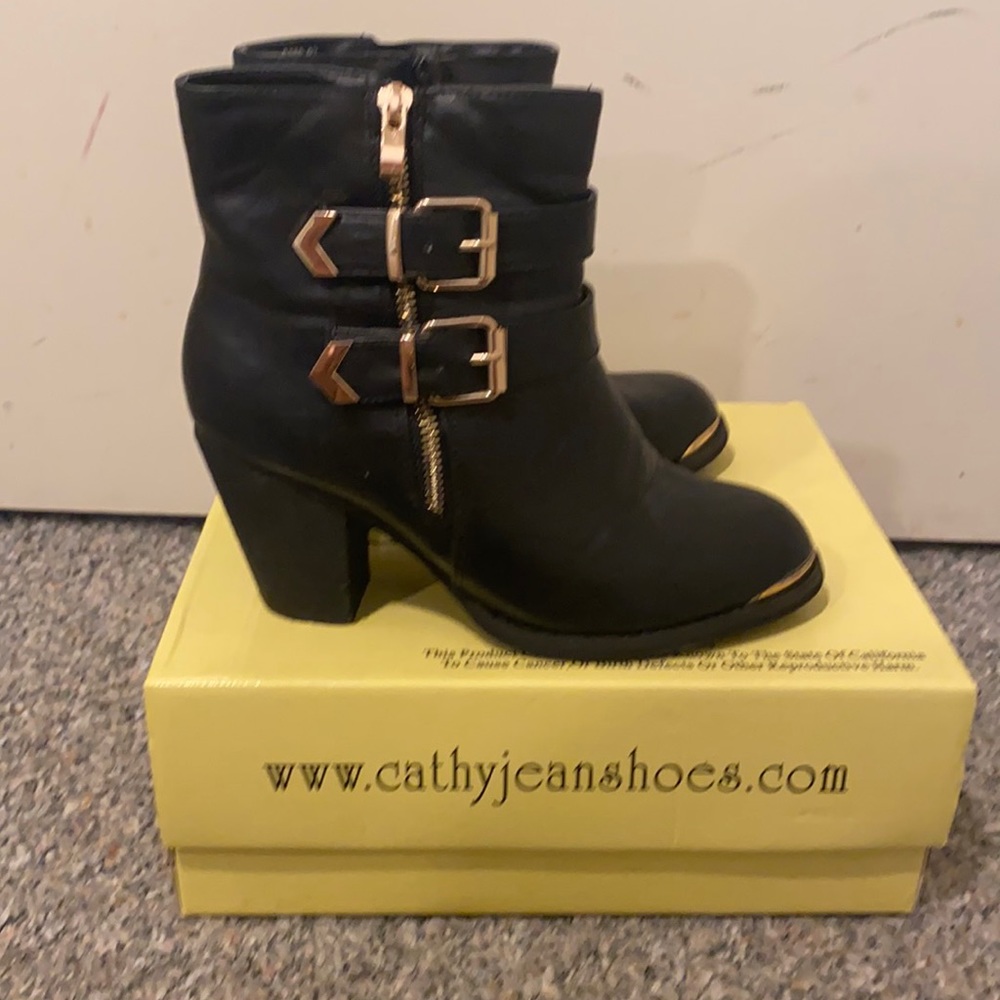Cathy Jean Size 7 Boots